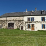 Maison en pierre à Jarnages de 123m² avec jardin et grange attenante