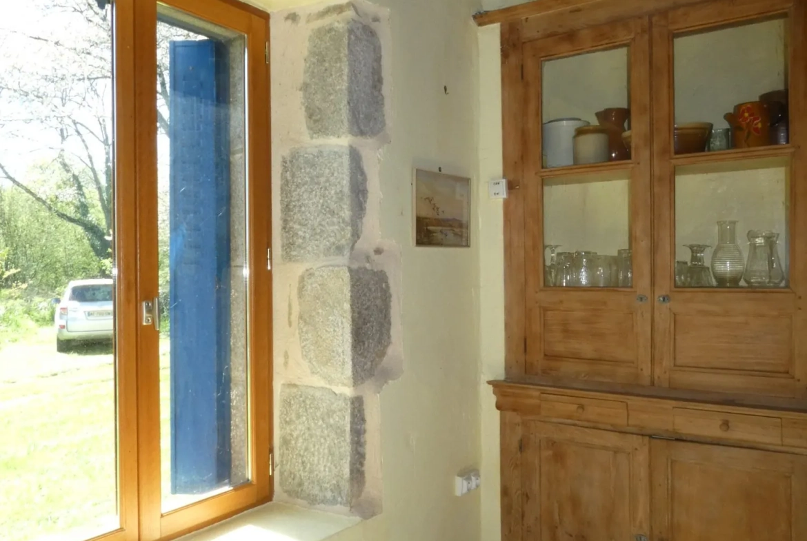 Maison en pierre à Jarnages de 123m² avec jardin et grange attenante 