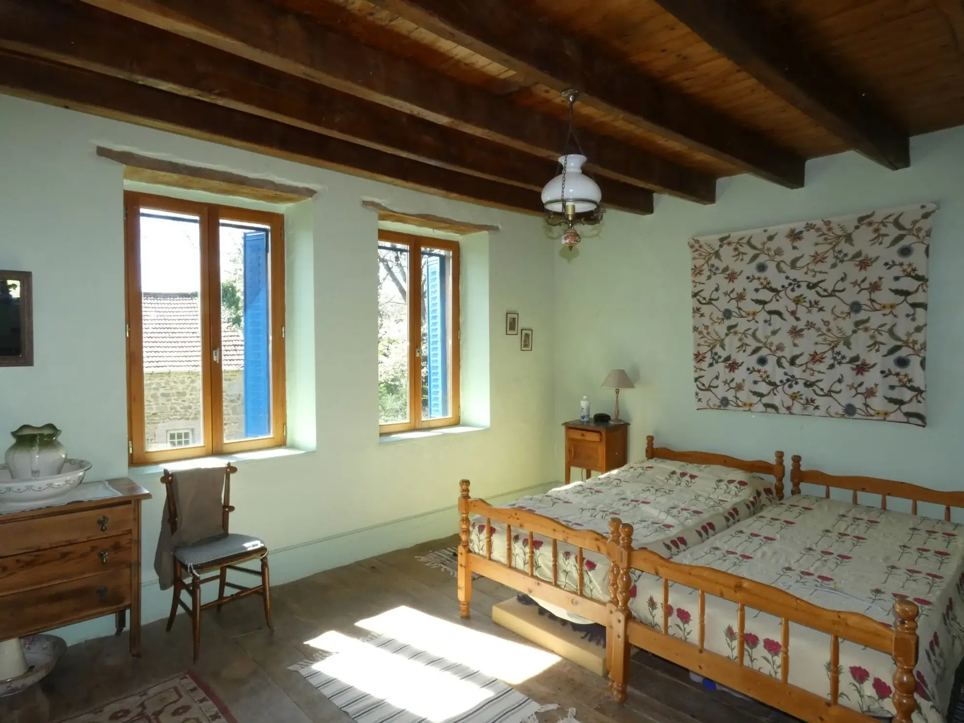 Maison en pierre à Jarnages de 123m² avec jardin et grange attenante 