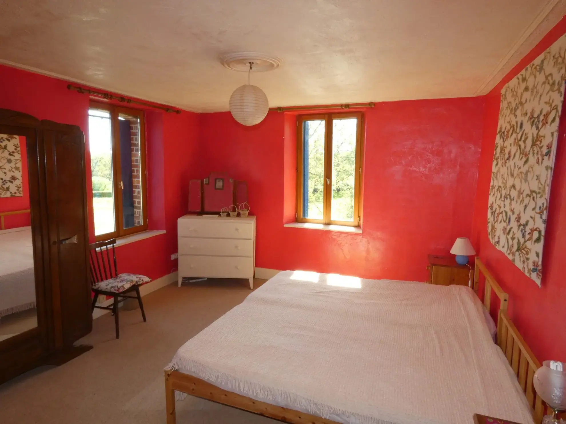 Maison en pierre à Jarnages de 123m² avec jardin et grange attenante 