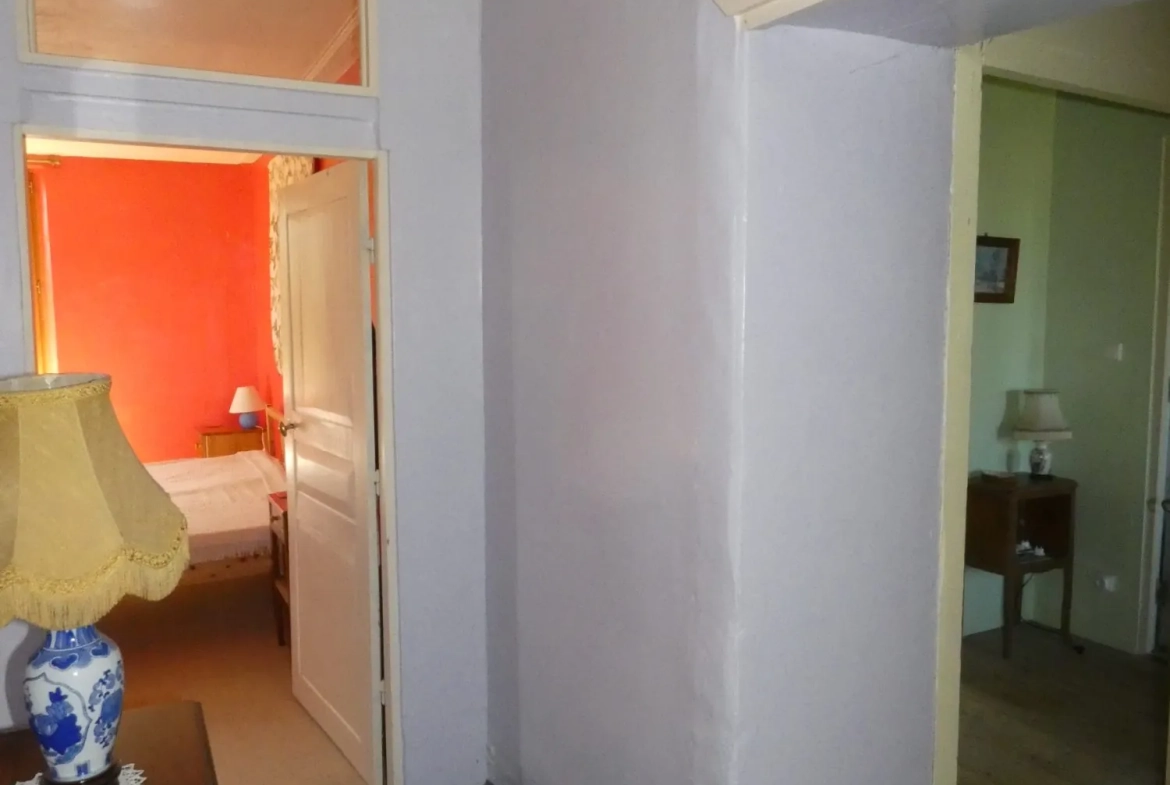 Maison en pierre à Jarnages de 123m² avec jardin et grange attenante 