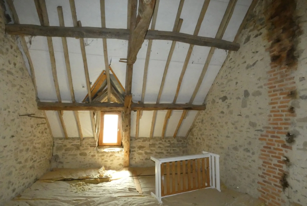 Maison en pierre à Jarnages de 123m² avec jardin et grange attenante 