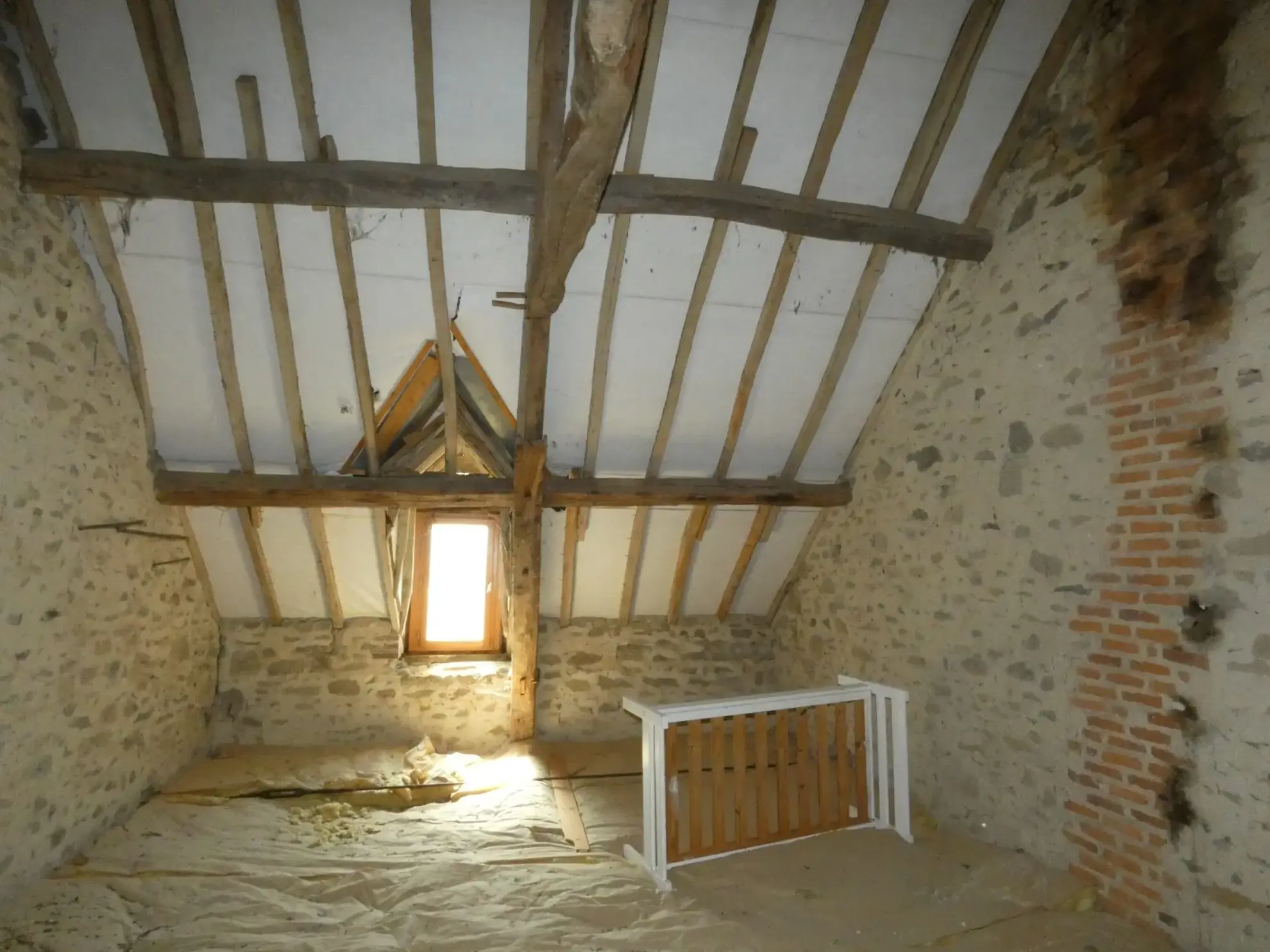 Maison en pierre à Jarnages de 123m² avec jardin et grange attenante 
