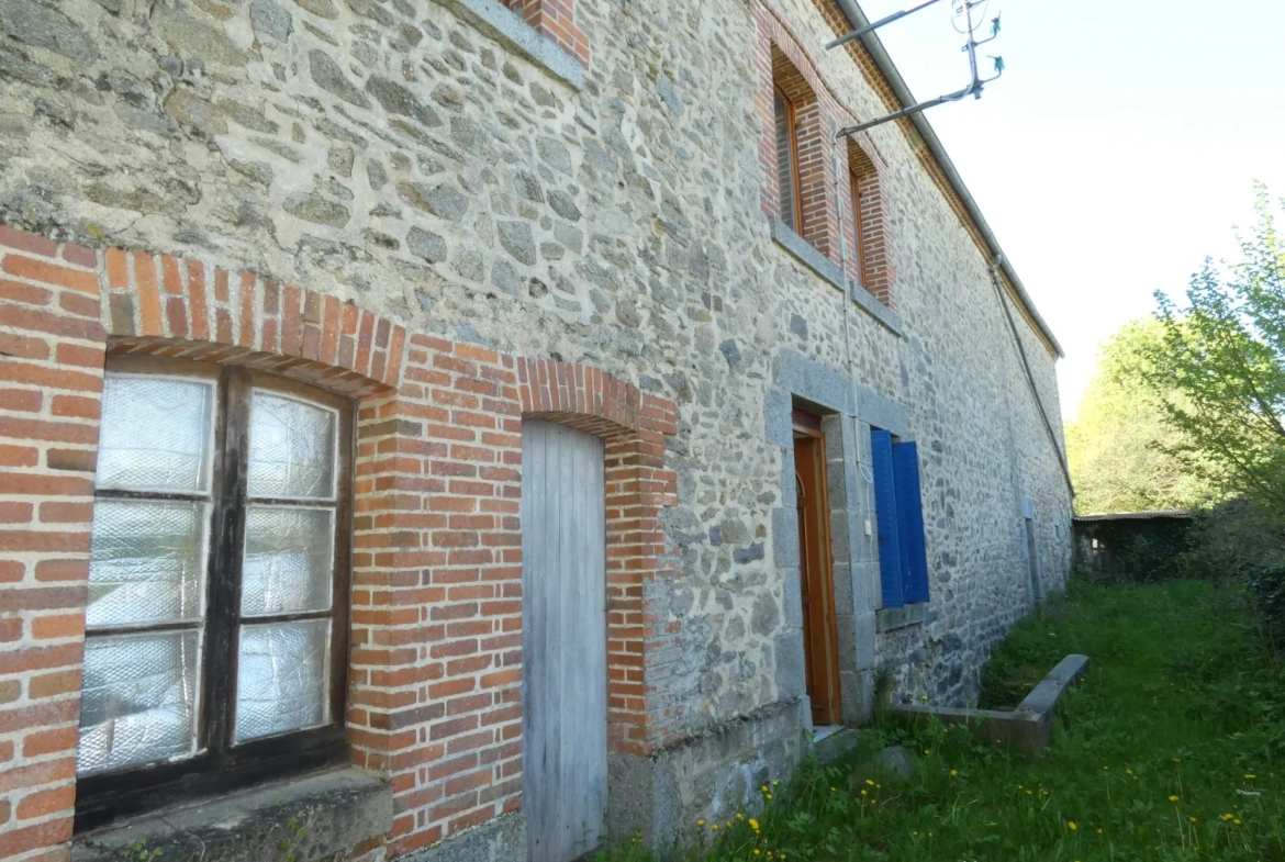 Maison en pierre à Jarnages de 123m² avec jardin et grange attenante 