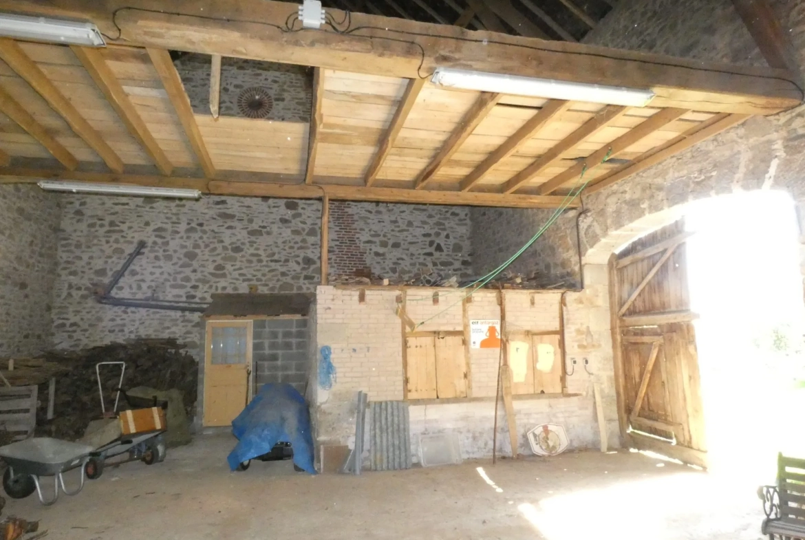 Maison en pierre à Jarnages de 123m² avec jardin et grange attenante 