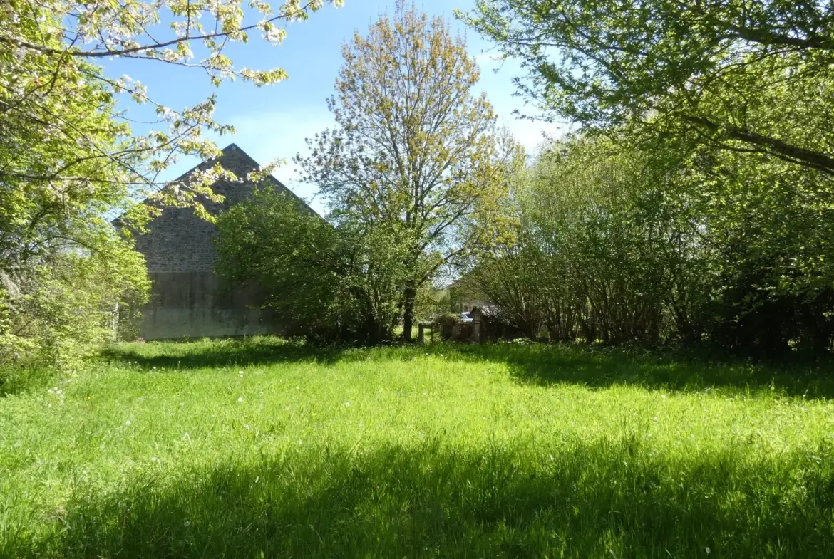 Maison en pierre à Jarnages de 123m² avec jardin et grange attenante 