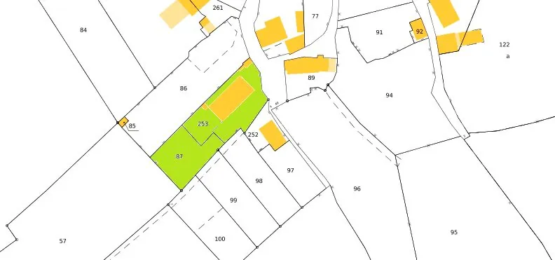 Maison en pierre à Jarnages de 123m² avec jardin et grange attenante 