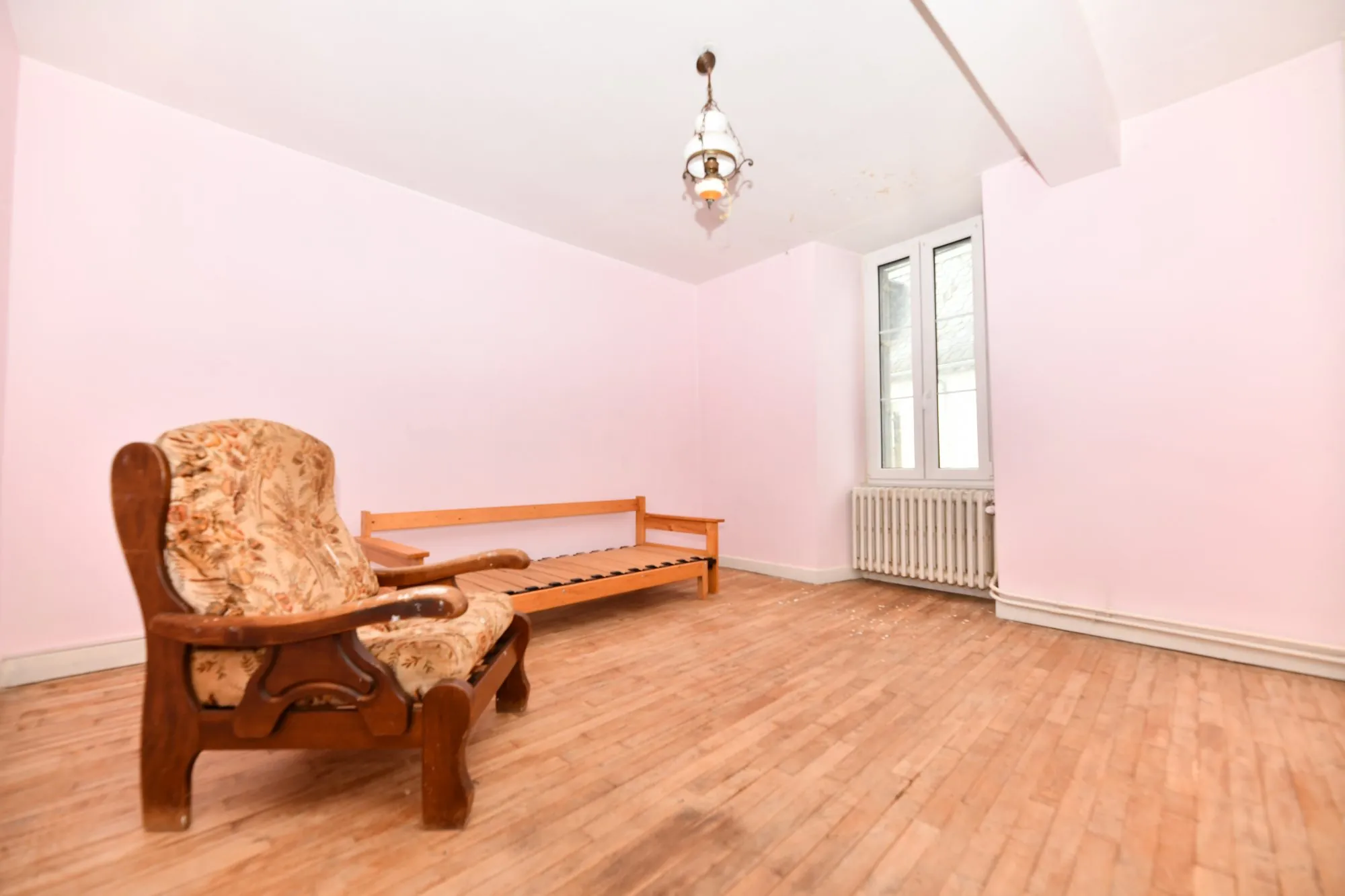 Immeuble résidentiel de 6 lots à Mauriac, 231 m², rénové, avec travaux de toiture en cours 