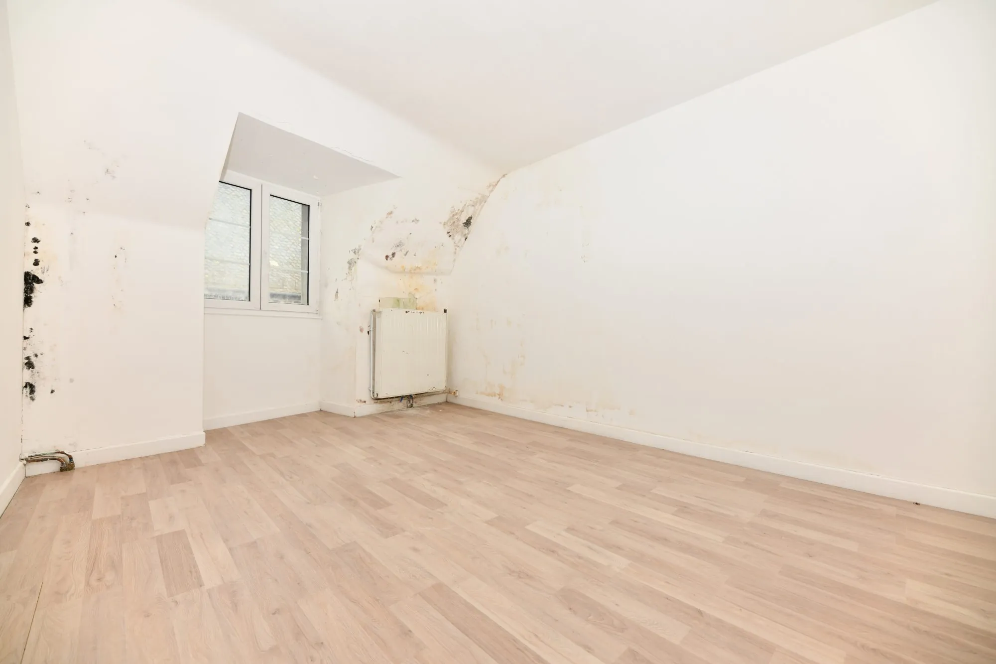 Immeuble résidentiel de 6 lots à Mauriac, 231 m², rénové, avec travaux de toiture en cours 