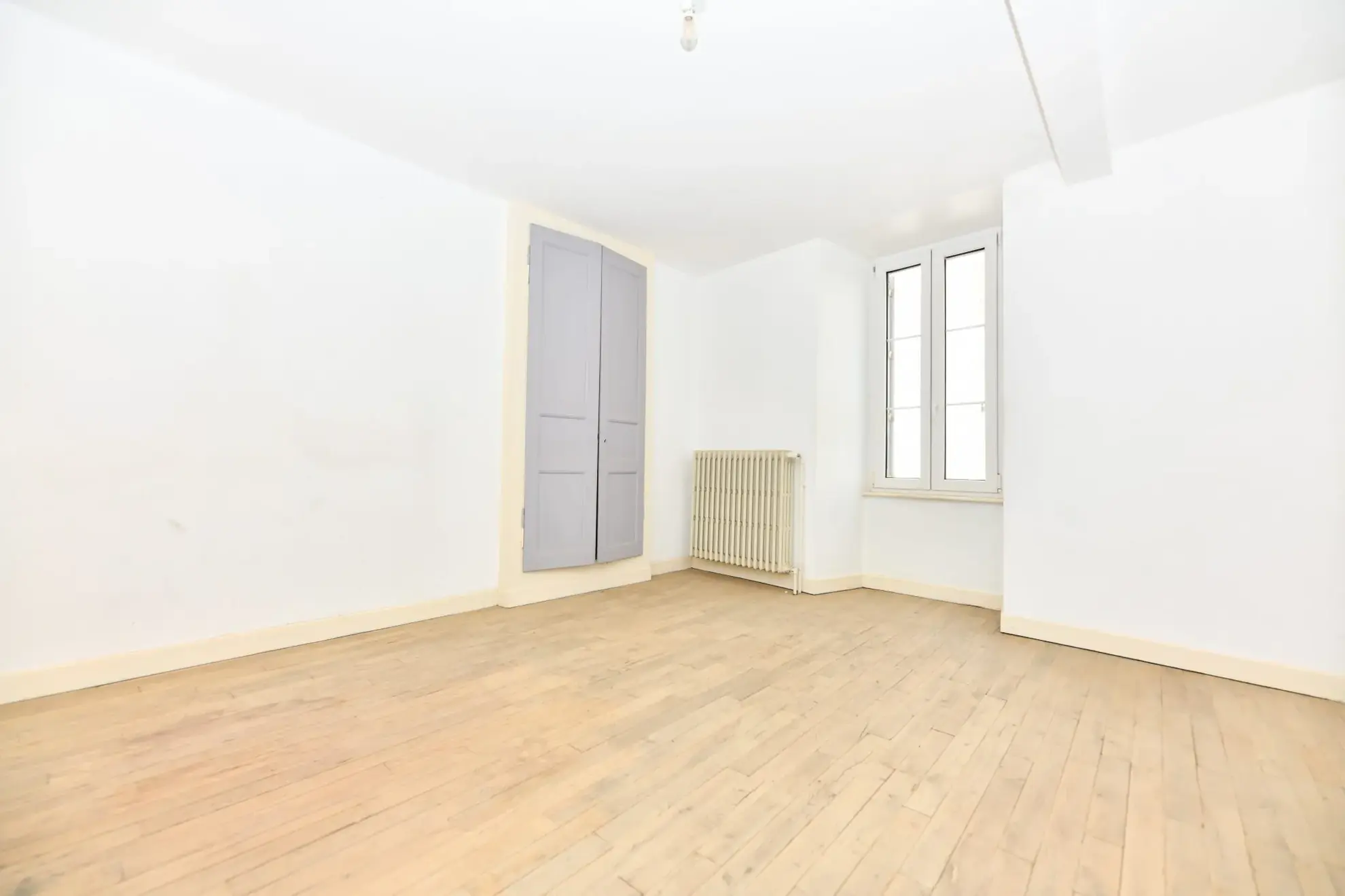 Immeuble résidentiel de 6 lots à Mauriac, 231 m², rénové, avec travaux de toiture en cours 