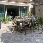 Maison ancienne rénovée avec jardin et garage à Évry – Idéalement située en campagne