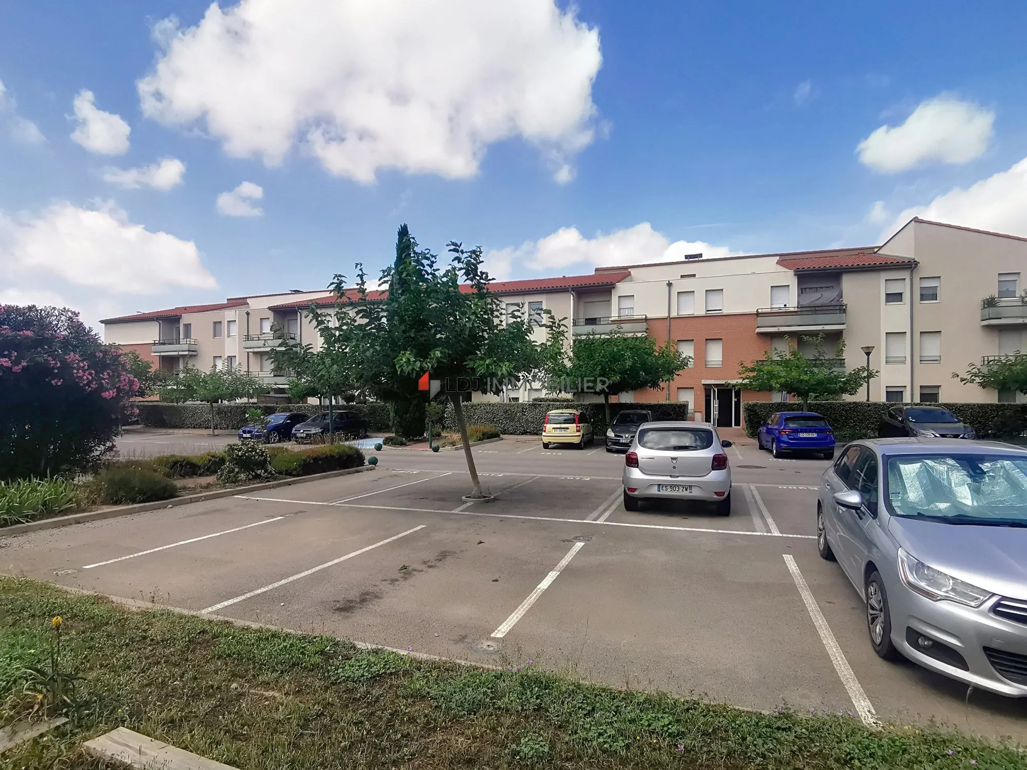 Appartement T3 à vendre à Saint-Estève avec terrasse et piscine 