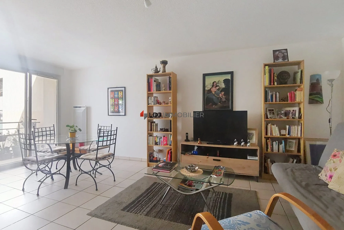 Appartement T3 à vendre à Saint-Estève avec terrasse et piscine 