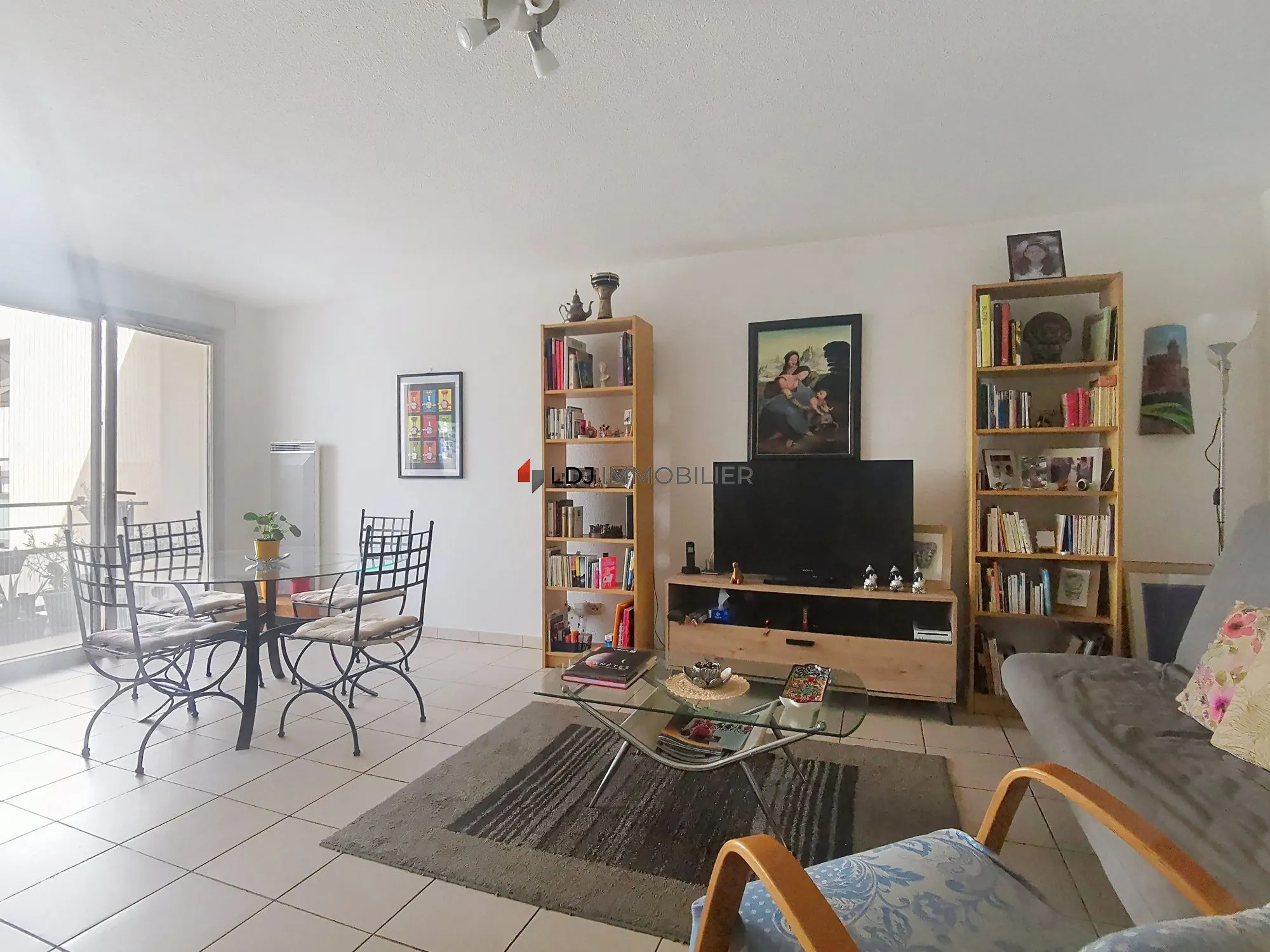 Appartement T3 à vendre à Saint-Estève avec terrasse et piscine 