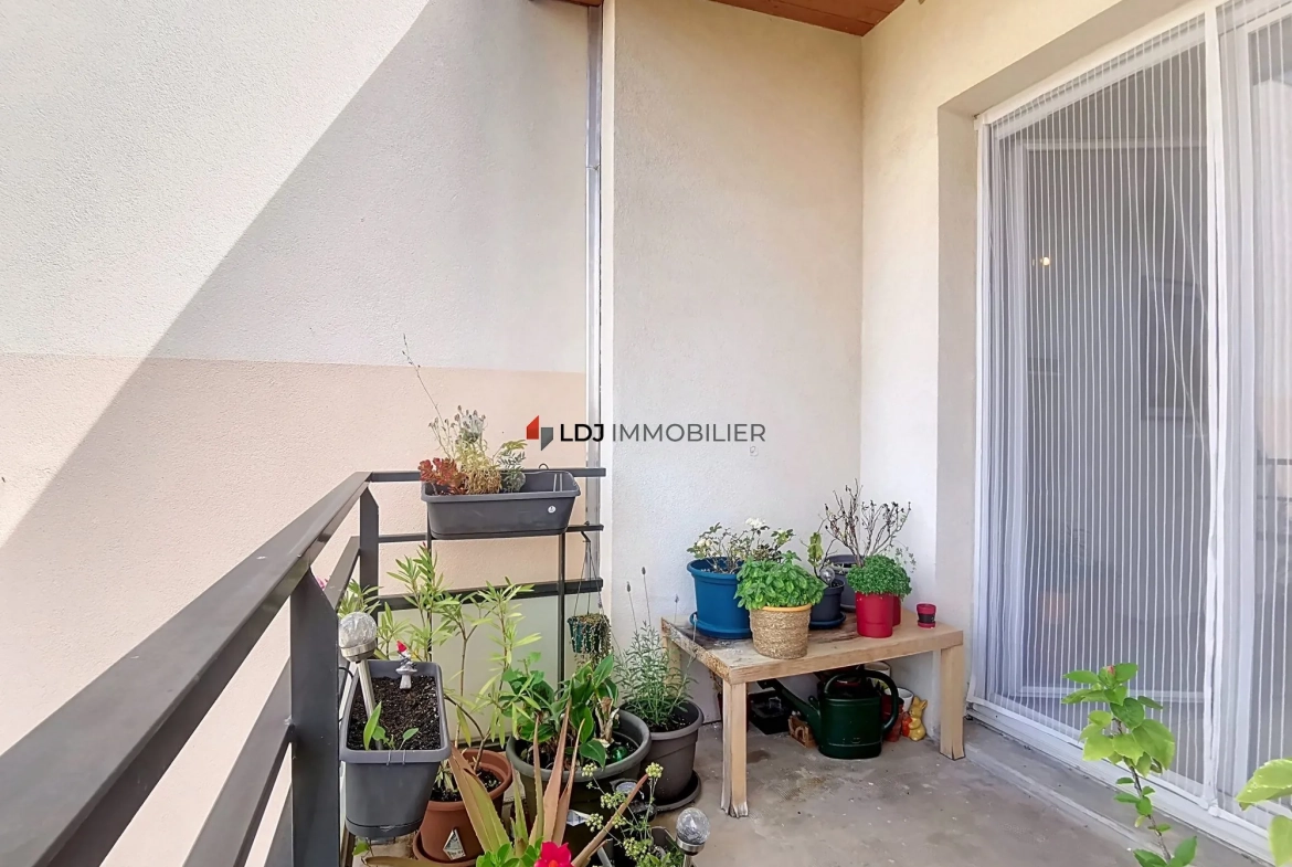 Appartement T3 à vendre à Saint-Estève avec terrasse et piscine 