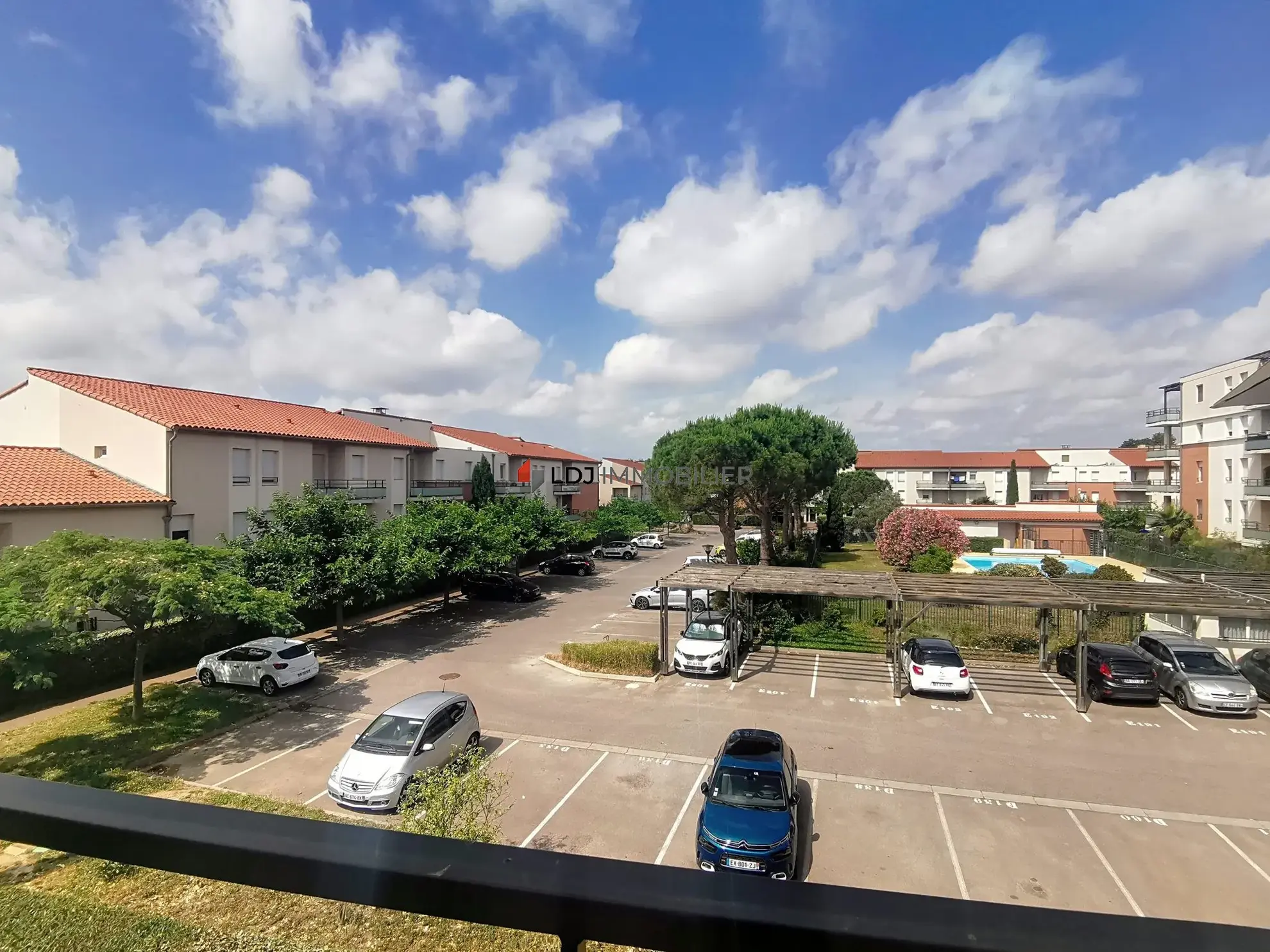 Appartement T3 à vendre à Saint-Estève avec terrasse et piscine 