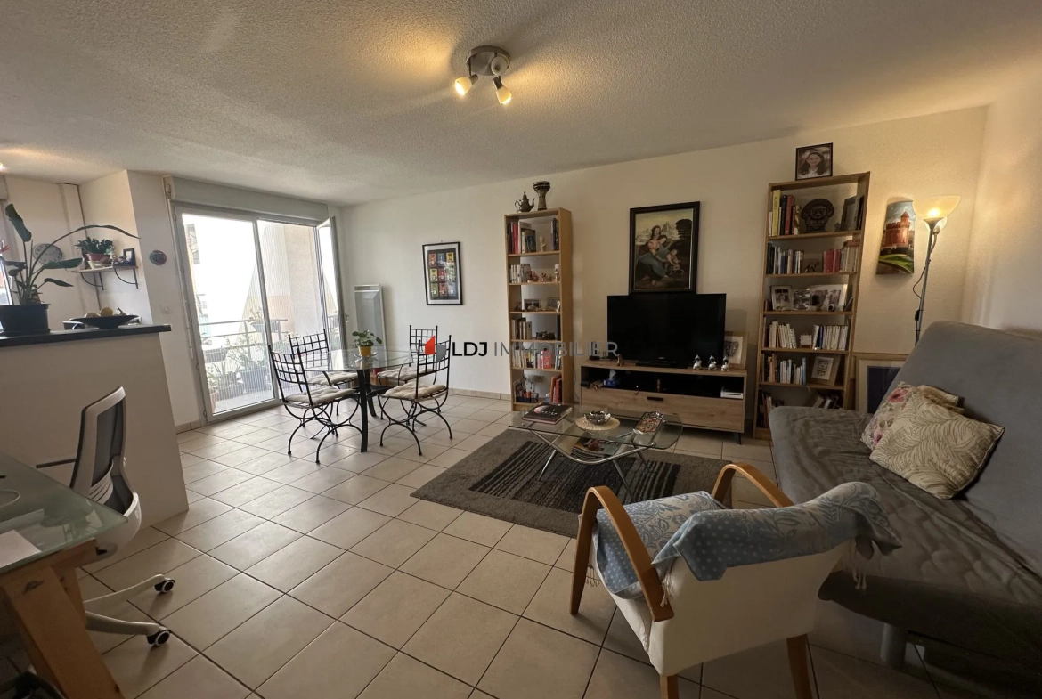 Appartement T3 à vendre à Saint-Estève avec terrasse et piscine 