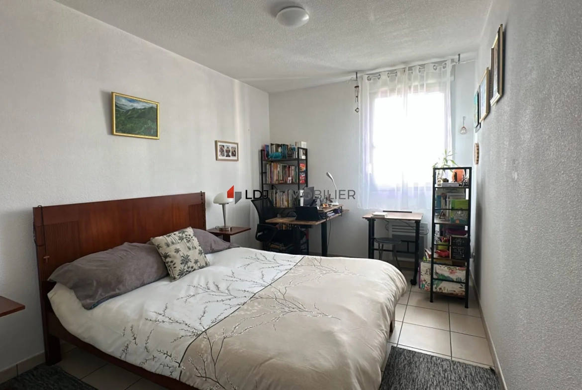 Appartement T3 à vendre à Saint-Estève avec terrasse et piscine 
