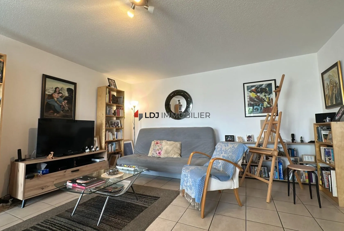 Appartement T3 à vendre à Saint-Estève avec terrasse et piscine 