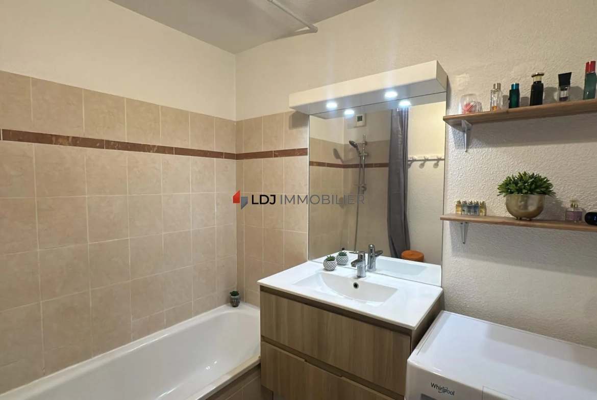 Appartement T3 à vendre à Saint-Estève avec terrasse et piscine 
