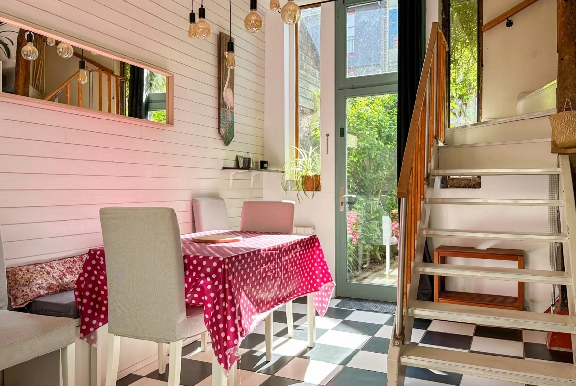Maison rénovée avec terrasse à Rouen Saint Nicaise, proche commodités 