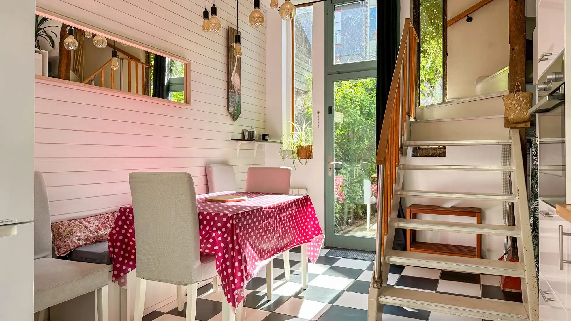 Maison rénovée avec terrasse à Rouen Saint Nicaise, proche commodités 