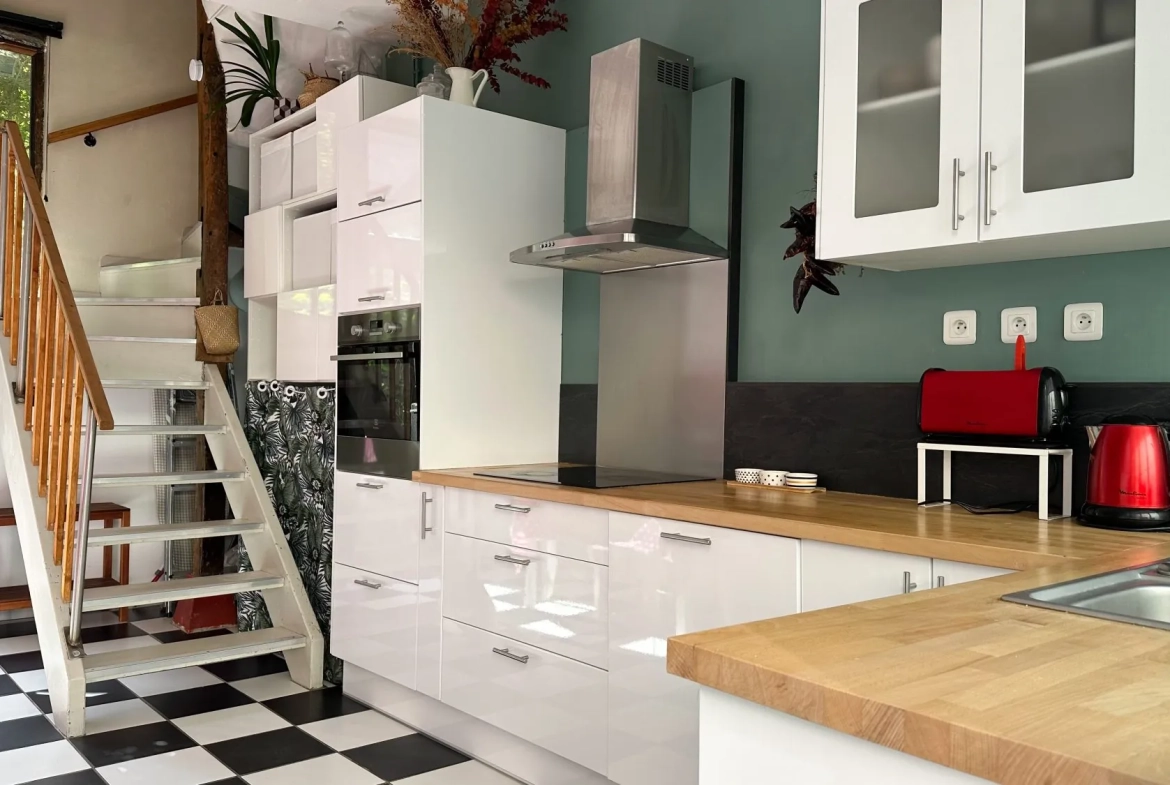 Maison rénovée avec terrasse à Rouen Saint Nicaise, proche commodités 