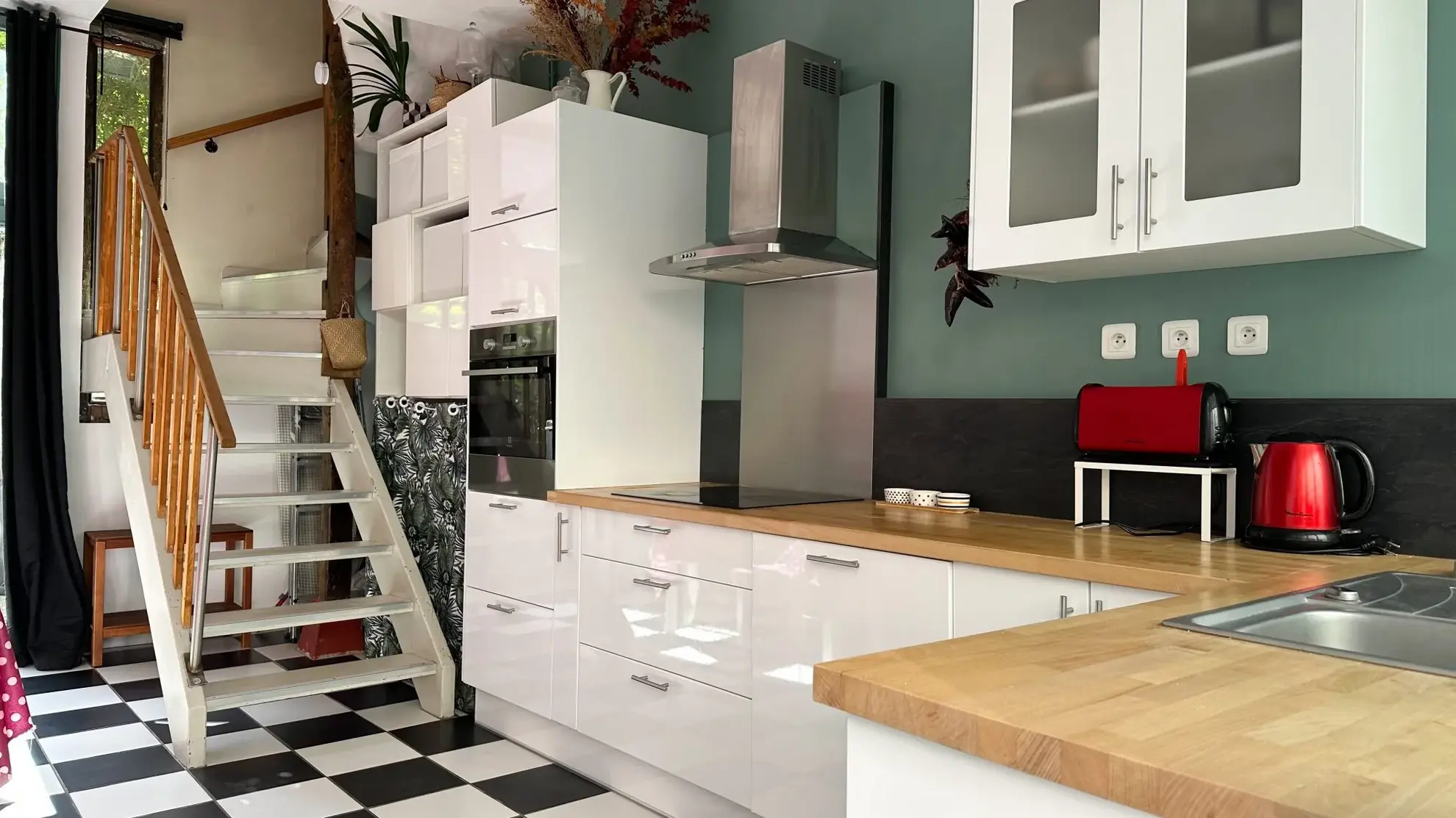 Maison rénovée avec terrasse à Rouen Saint Nicaise, proche commodités 