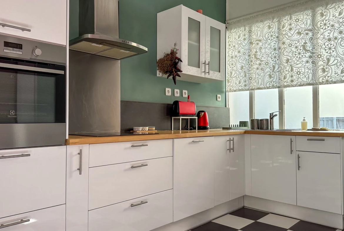Maison rénovée avec terrasse à Rouen Saint Nicaise, proche commodités 