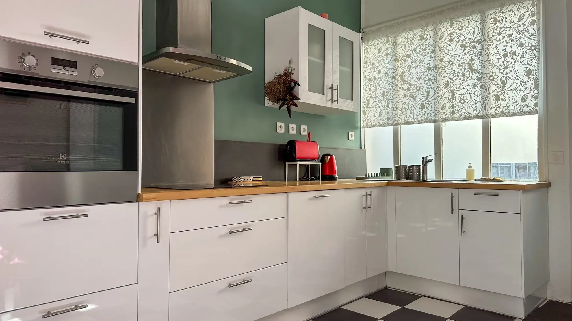 Maison rénovée avec terrasse à Rouen Saint Nicaise, proche commodités 
