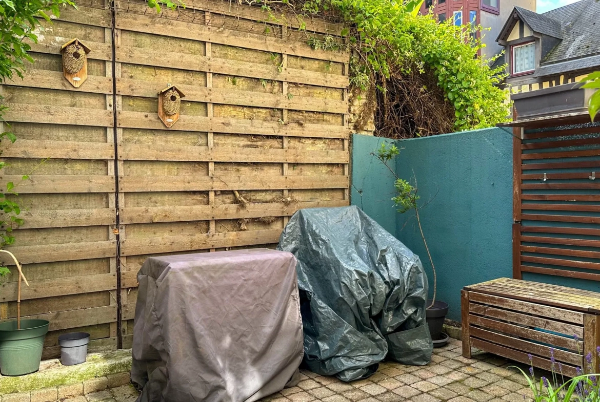 Maison rénovée avec terrasse à Rouen Saint Nicaise, proche commodités 
