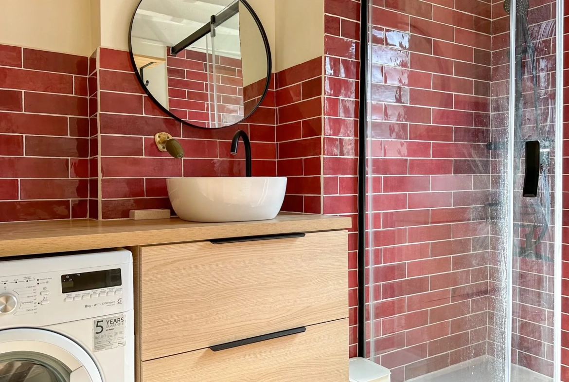 Maison rénovée avec terrasse à Rouen Saint Nicaise, proche commodités 