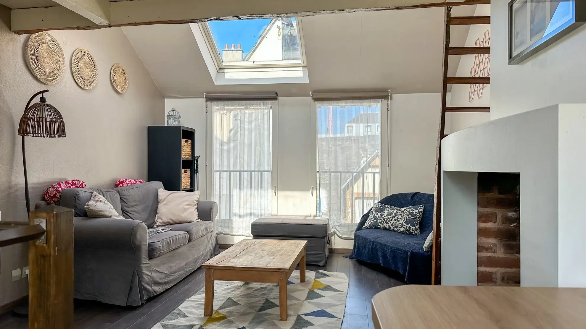 Maison rénovée avec terrasse à Rouen Saint Nicaise, proche commodités 