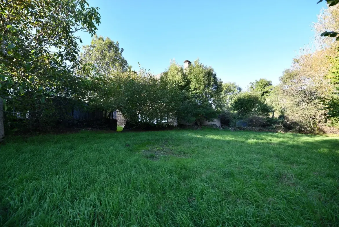 Maison 4 chambres rénovée à Pleaux - 105 m² avec jardin 