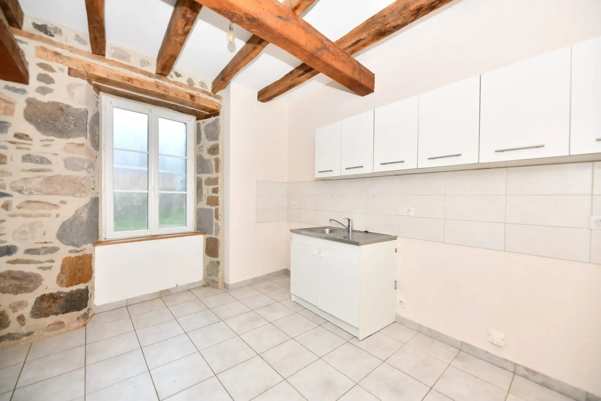 Maison 4 chambres rénovée à Pleaux - 105 m² avec jardin 