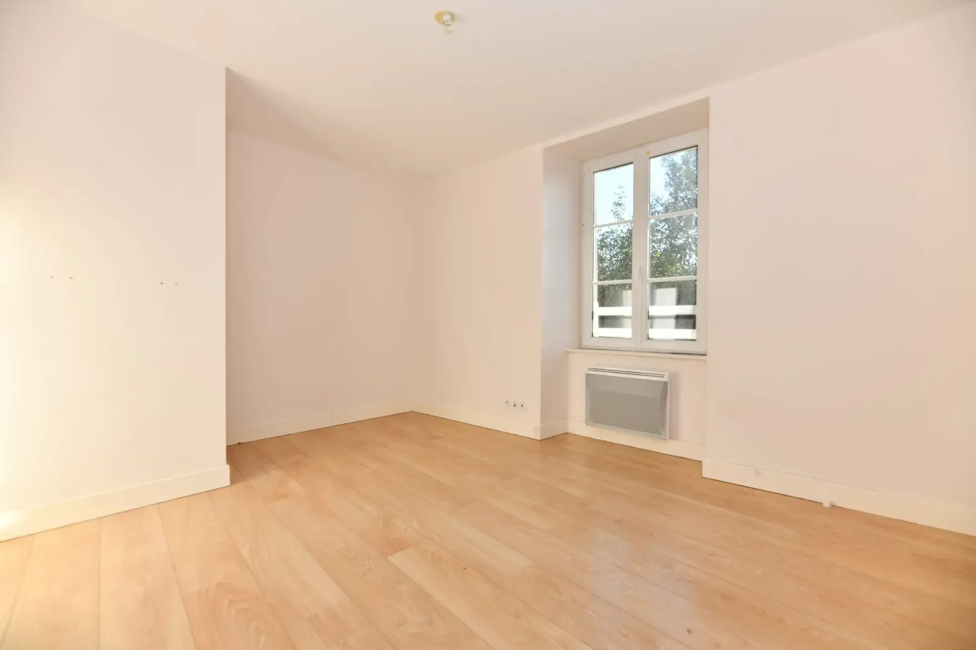 Maison 4 chambres rénovée à Pleaux - 105 m² avec jardin 