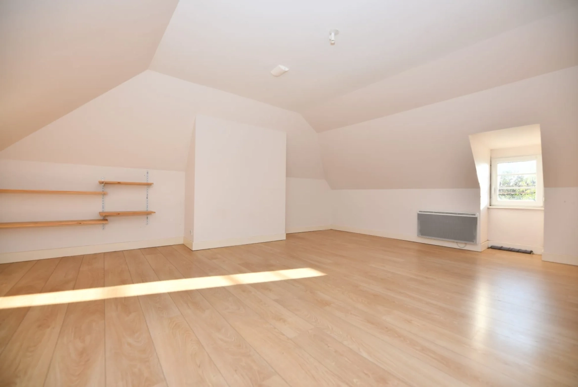 Maison 4 chambres rénovée à Pleaux - 105 m² avec jardin 