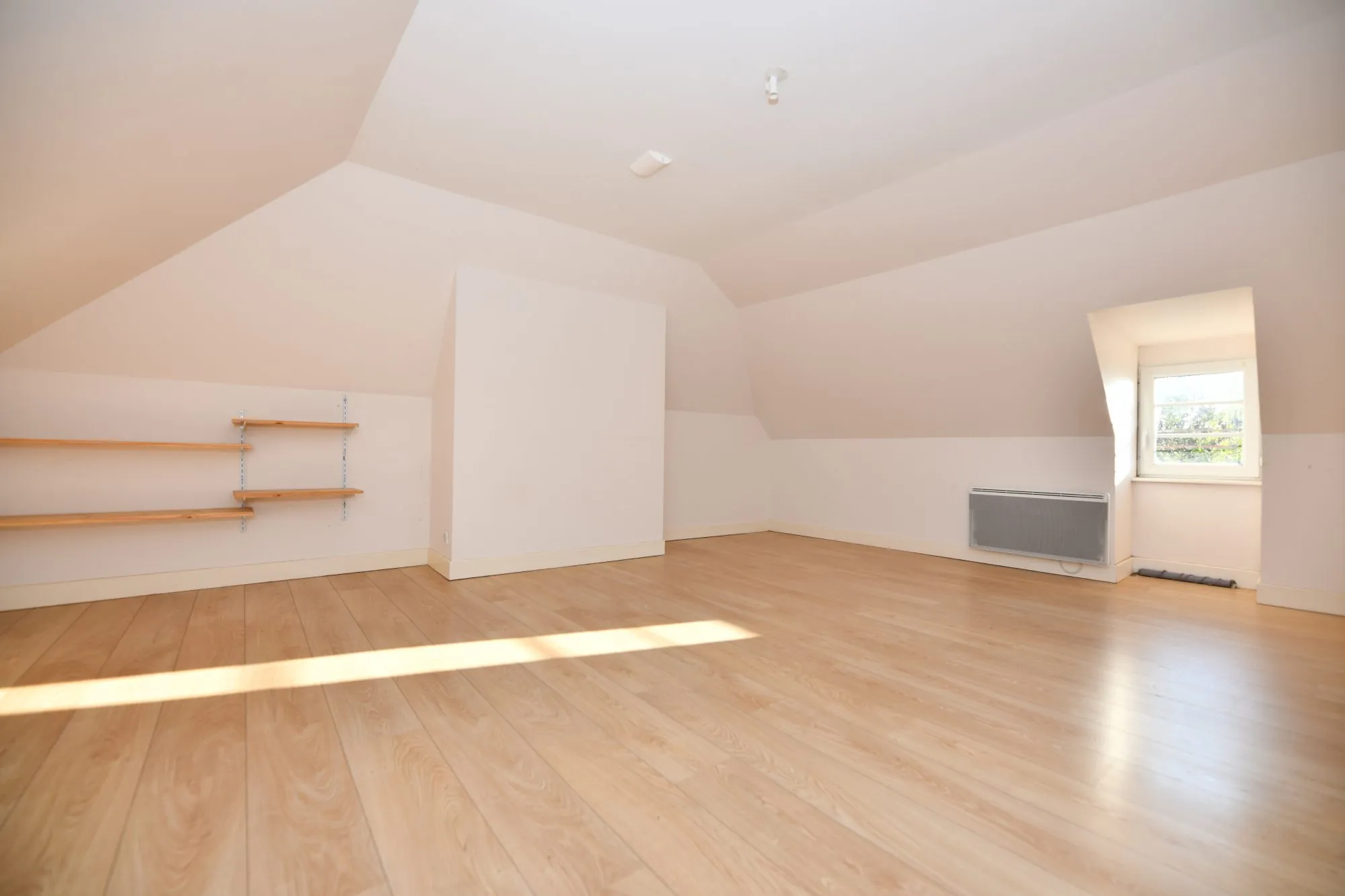 Maison 4 chambres rénovée à Pleaux - 105 m² avec jardin 