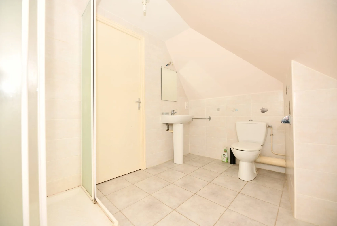 Maison 4 chambres rénovée à Pleaux - 105 m² avec jardin 