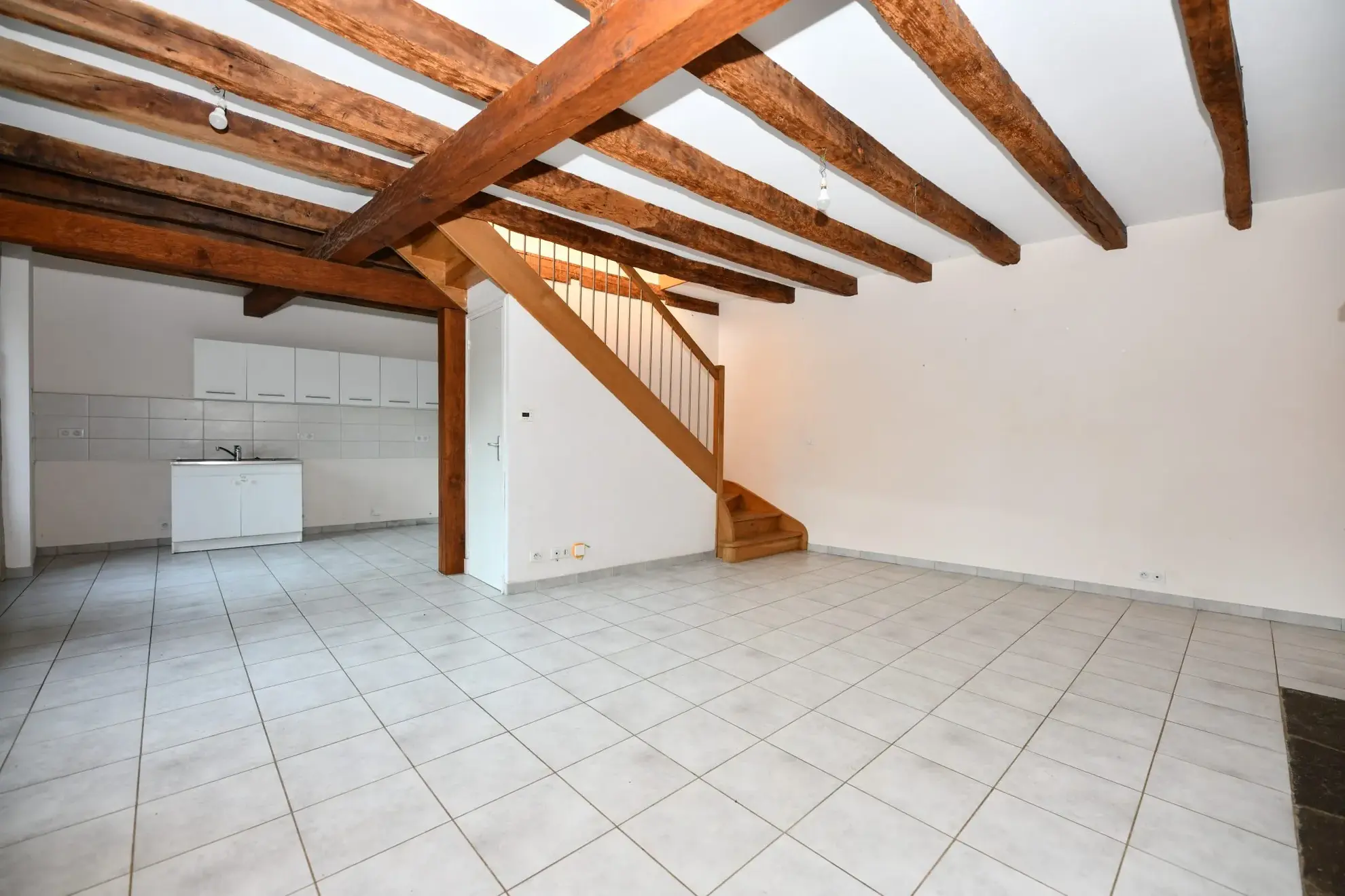 Maison 4 chambres rénovée à Pleaux - 105 m² avec jardin 