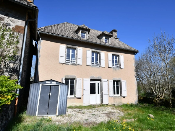 Maison 4 chambres rénovée à Pleaux - 105 m² avec jardin