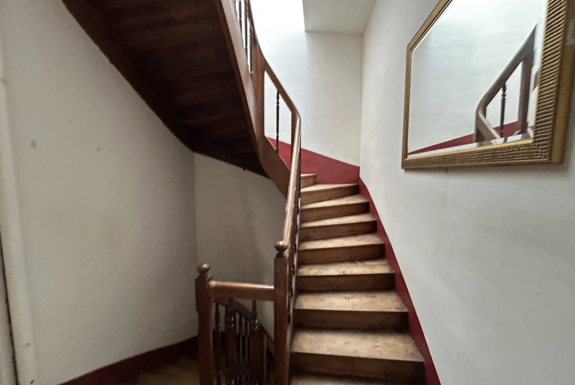 Petite maison de village à Esperaza avec 2 chambres, chauffage électrique, proximité du marché 