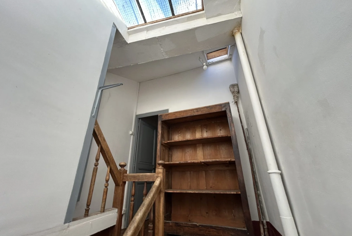 Petite maison de village à Esperaza avec 2 chambres, chauffage électrique, proximité du marché 