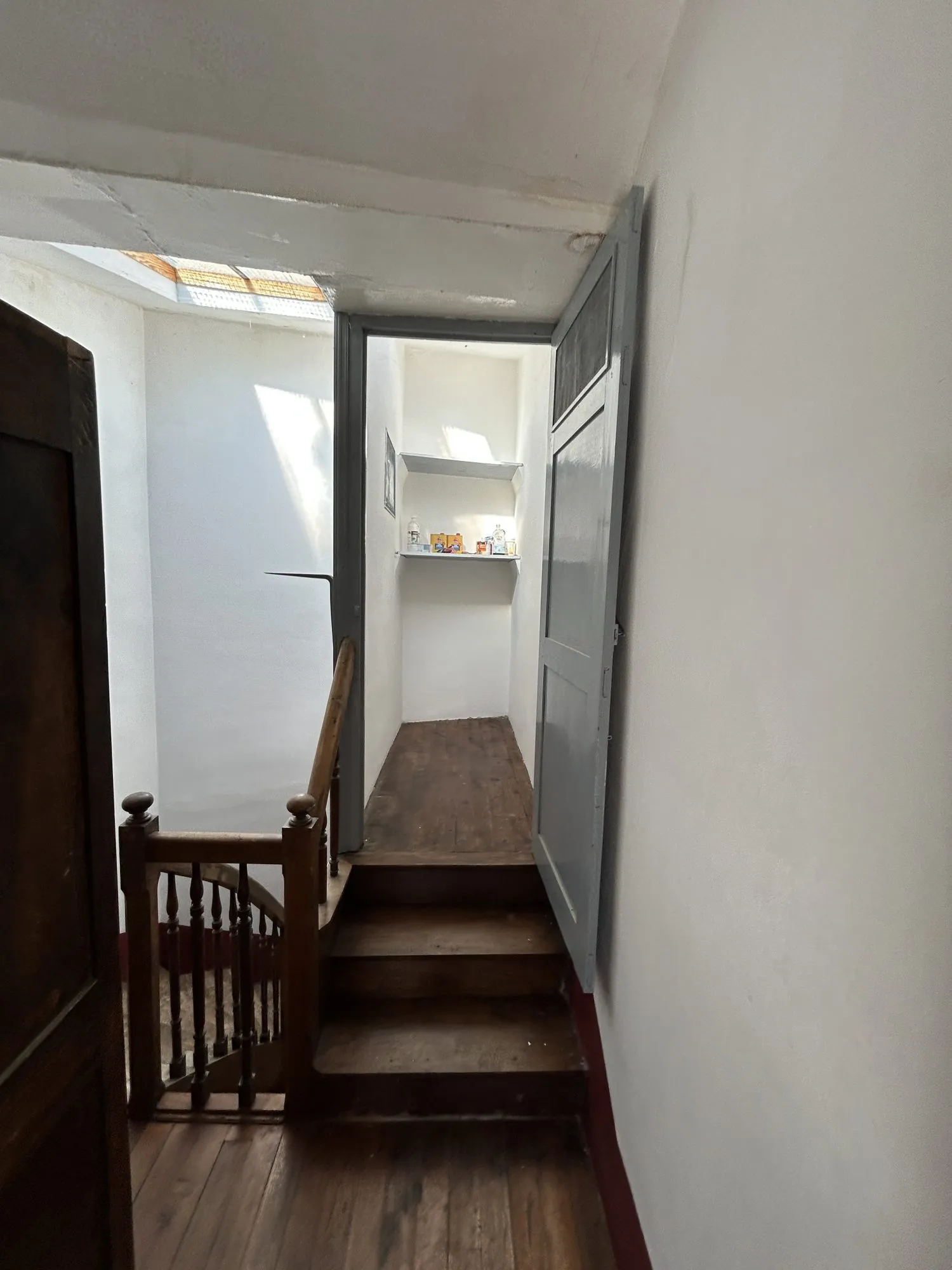 Petite maison de village à Esperaza avec 2 chambres, chauffage électrique, proximité du marché 