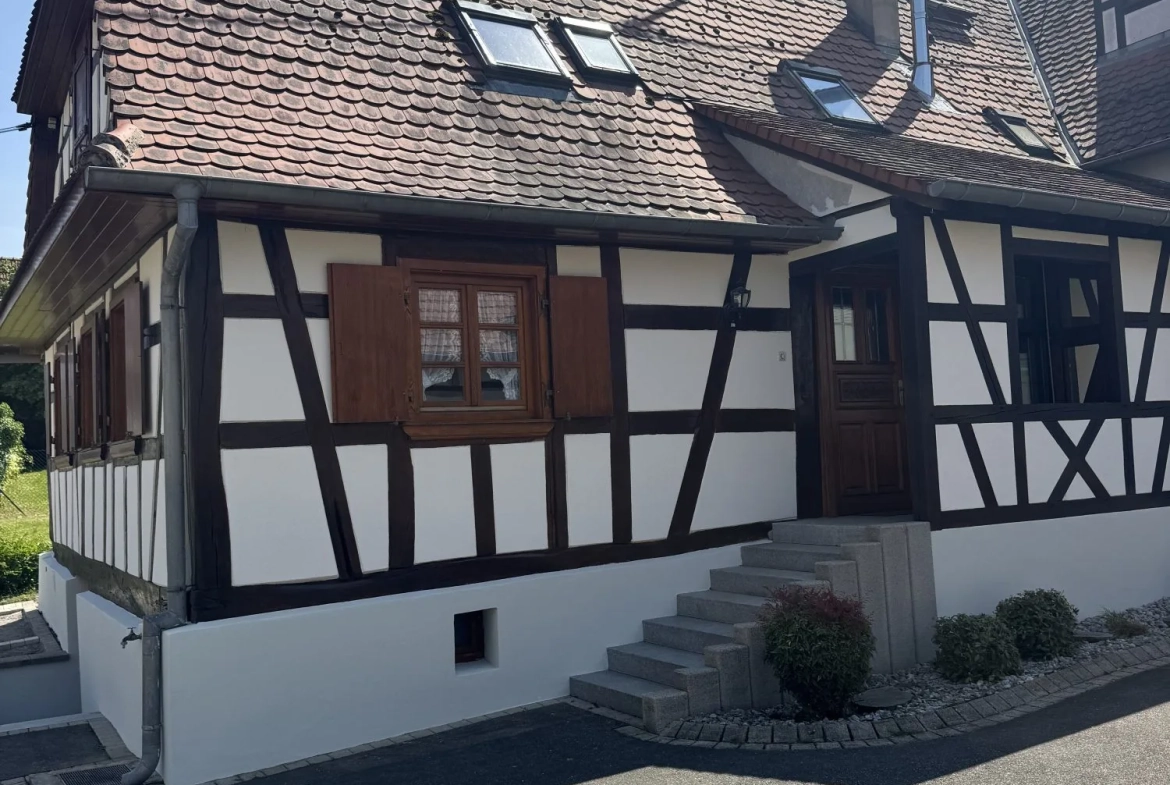 entrée Maison mitoyenne alsacienne à Hermerswiller de 88 m² avec garage et cheminée 