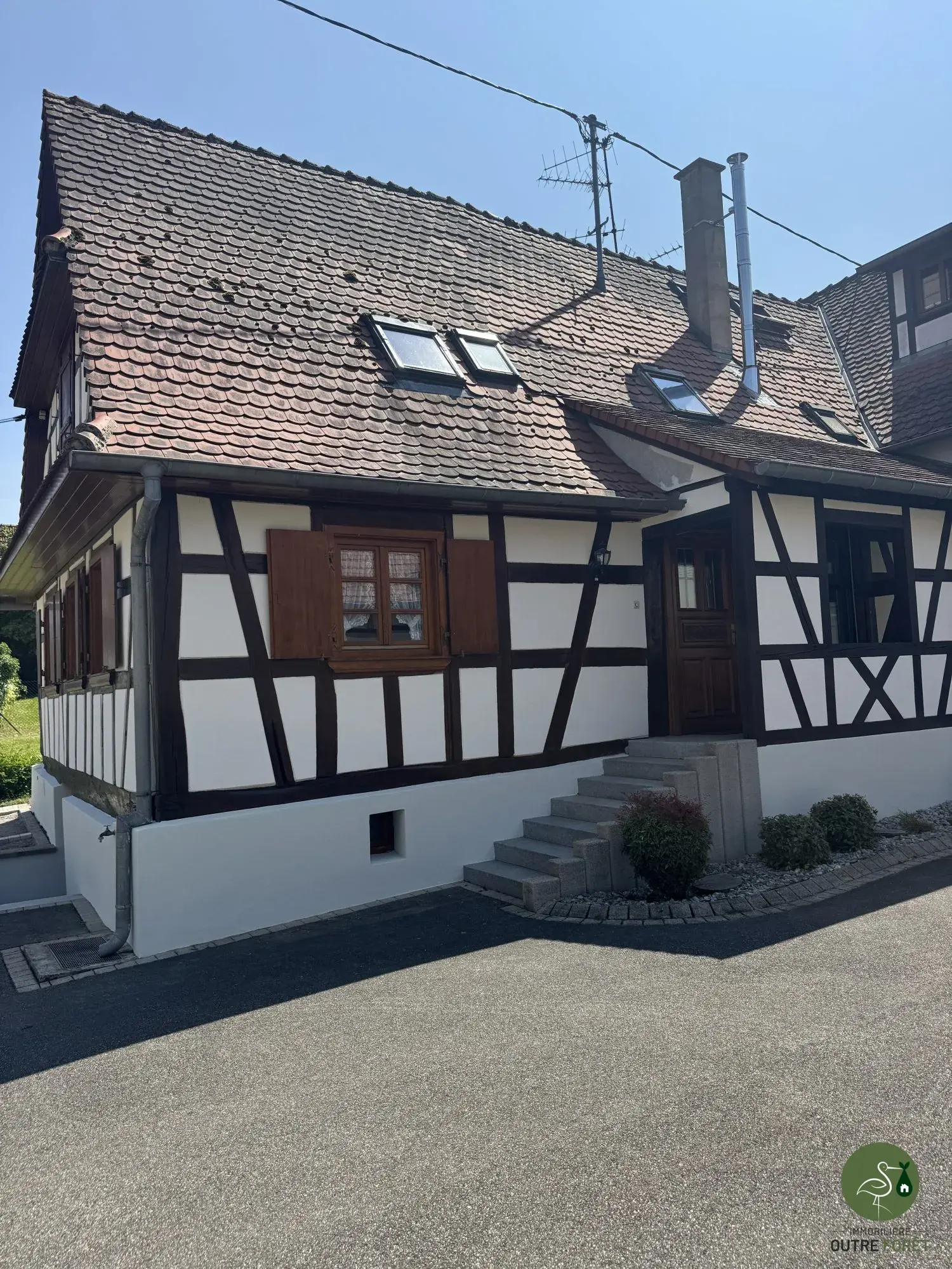 entrée Maison mitoyenne alsacienne à Hermerswiller de 88 m² avec garage et cheminée 
