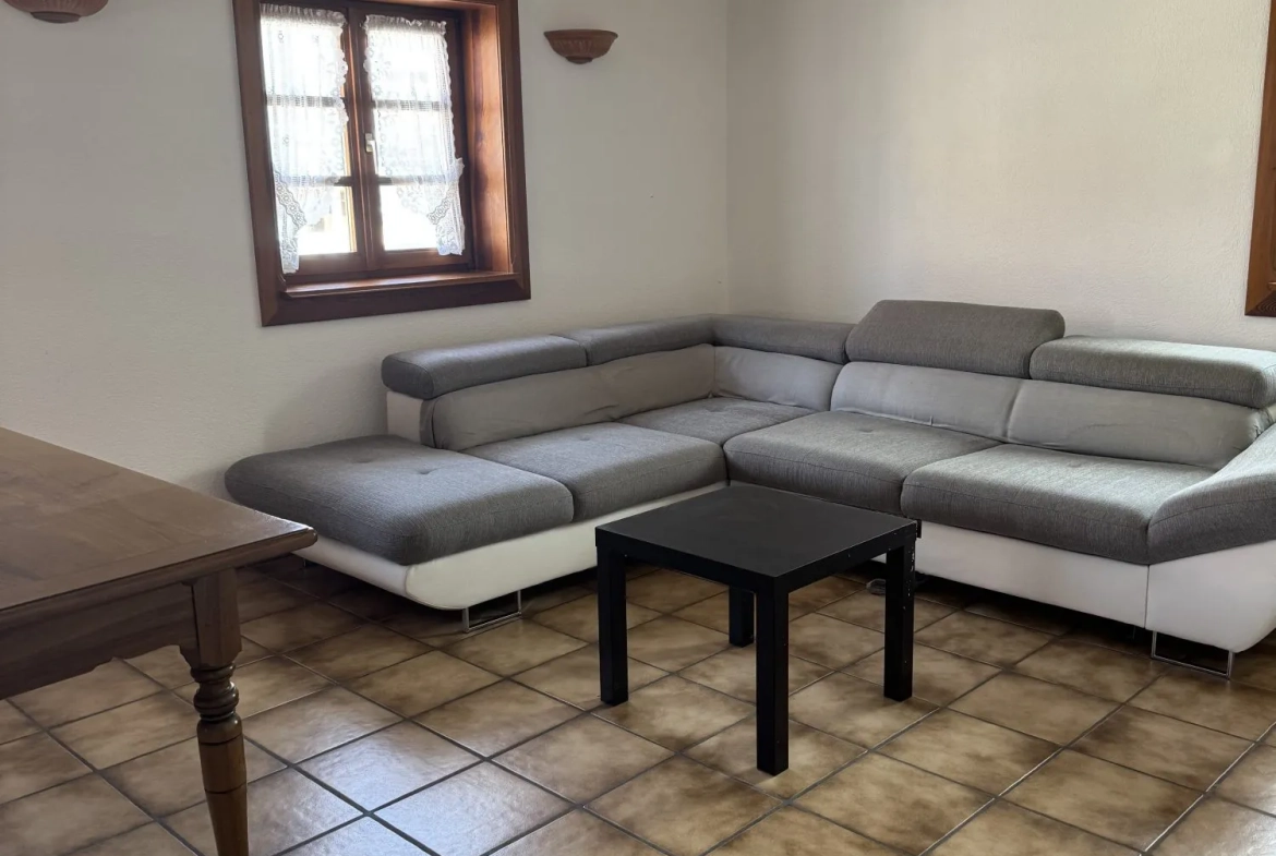 salon Maison mitoyenne alsacienne à Hermerswiller de 88 m² avec garage et cheminée 