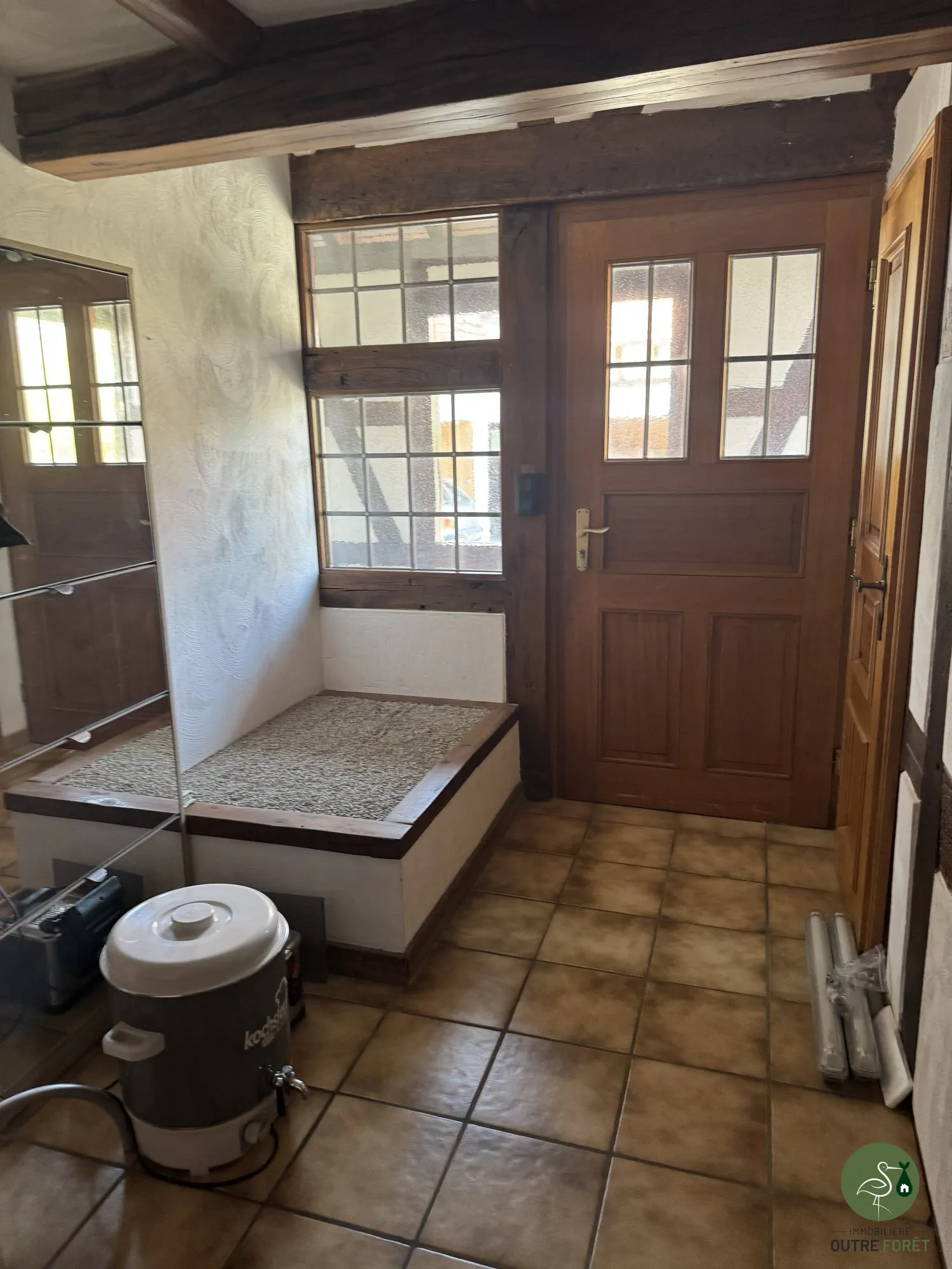 entrée avec sas Maison mitoyenne alsacienne à Hermerswiller de 88 m² avec garage et cheminée 