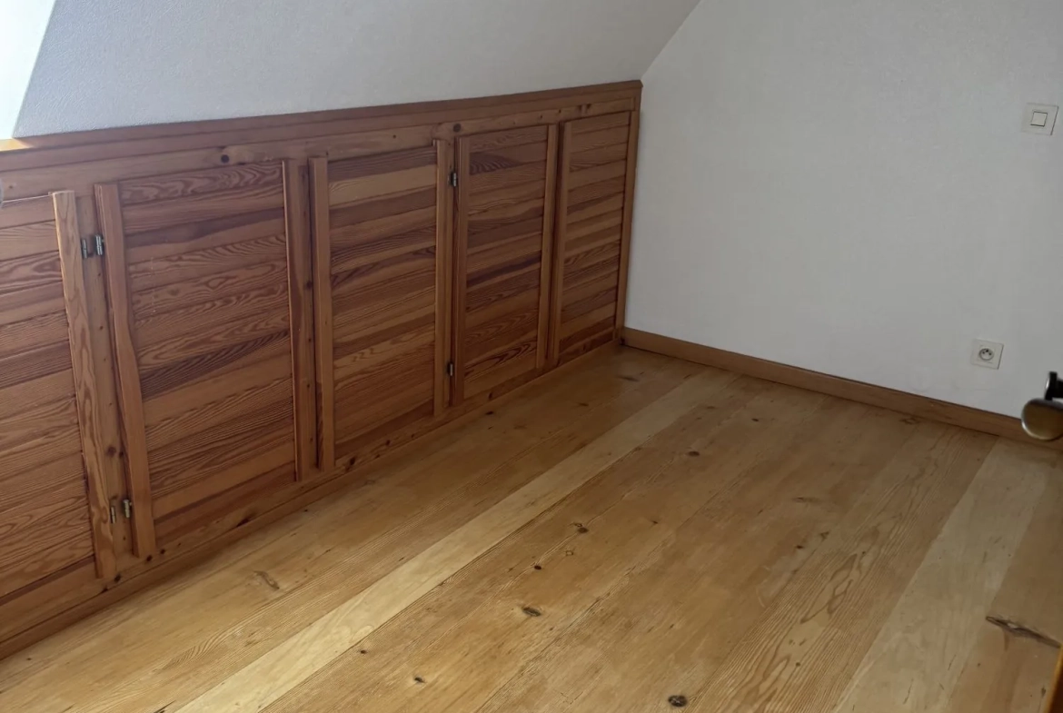 chambre enfant Maison mitoyenne alsacienne à Hermerswiller de 88 m² avec garage et cheminée 