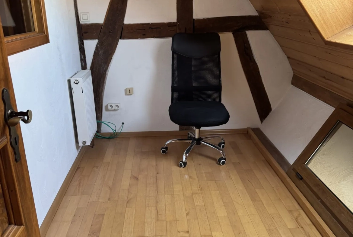 bureau Maison mitoyenne alsacienne à Hermerswiller de 88 m² avec garage et cheminée 